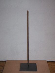 Metalen pin met voet 30cm hoog, voet 10x10cm art. PAV043
